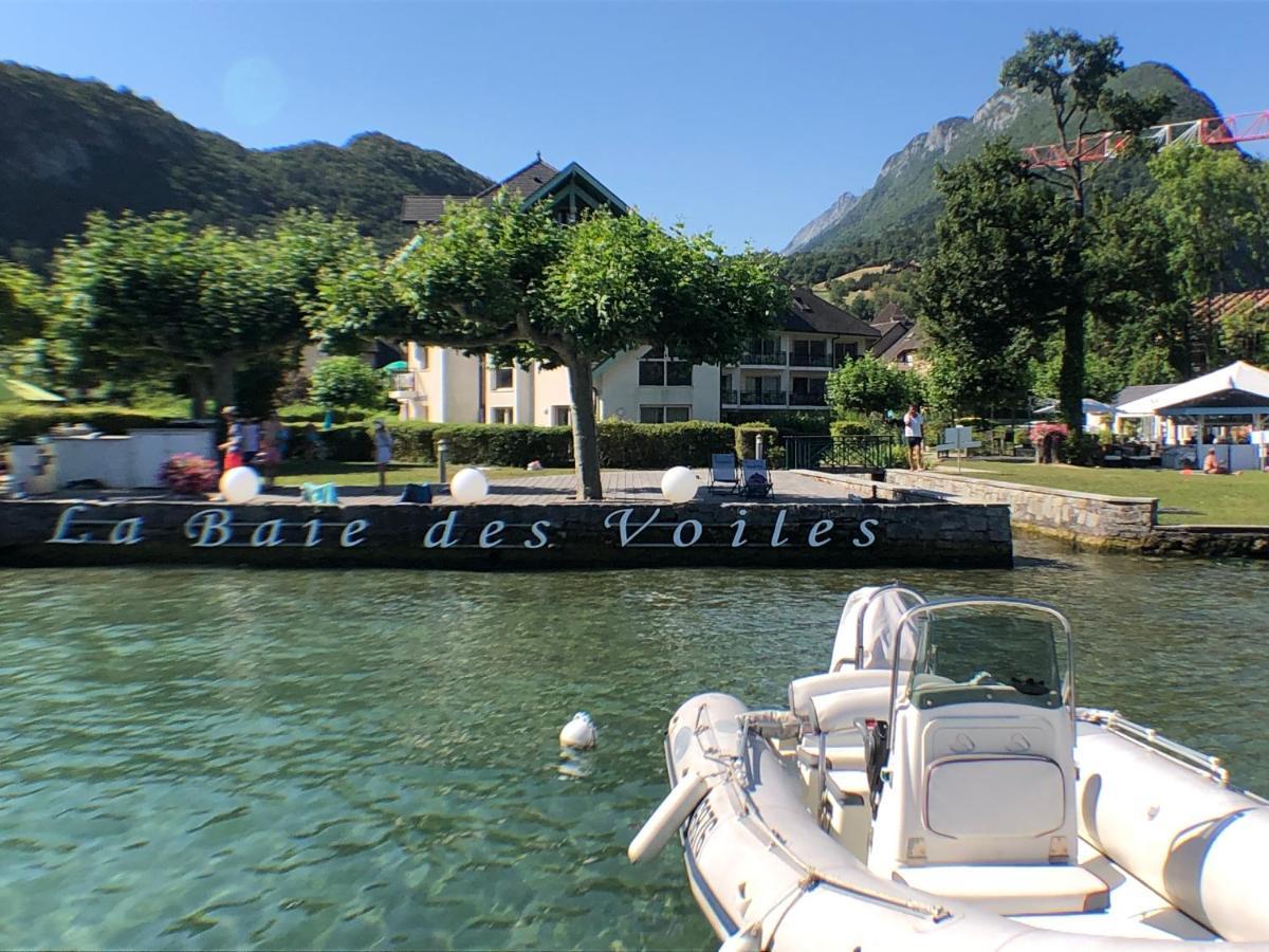 Logement atypique avec vue unique panoramique sur le lac d’Annecy, dans une résidence avec plage et ponton privée sur la commune de Duingt  Exterior foto