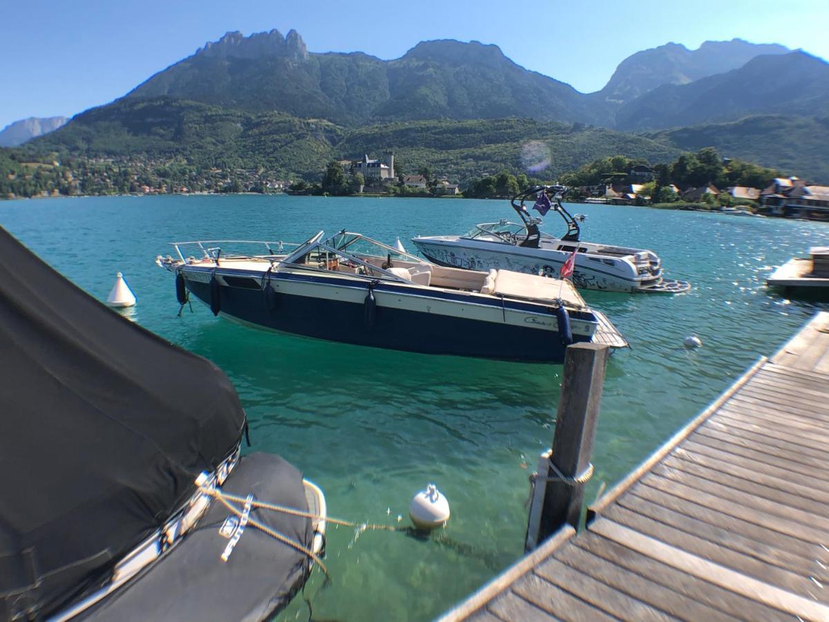 Logement atypique avec vue unique panoramique sur le lac d’Annecy, dans une résidence avec plage et ponton privée sur la commune de Duingt  Exterior foto