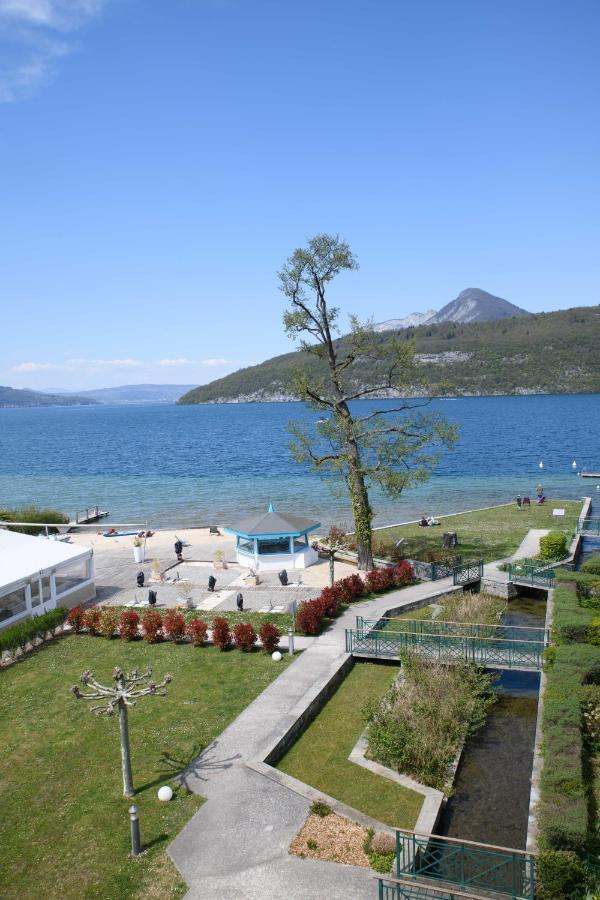 Logement atypique avec vue unique panoramique sur le lac d’Annecy, dans une résidence avec plage et ponton privée sur la commune de Duingt  Exterior foto