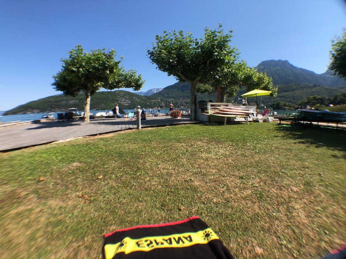 Logement atypique avec vue unique panoramique sur le lac d’Annecy, dans une résidence avec plage et ponton privée sur la commune de Duingt  Exterior foto