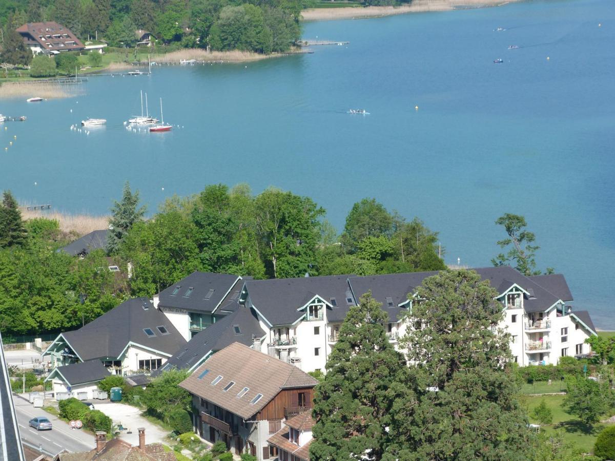 Logement atypique avec vue unique panoramique sur le lac d’Annecy, dans une résidence avec plage et ponton privée sur la commune de Duingt  Exterior foto